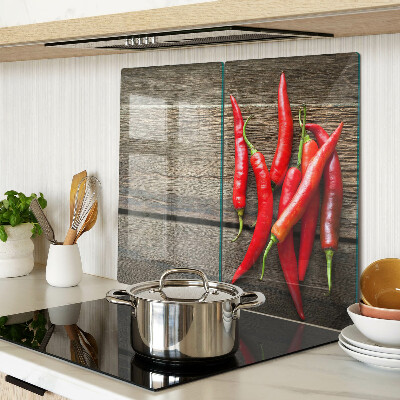 Skleněná krájecí deska Chilli papričky na dřevěném pozadí