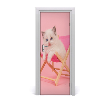 Samolepící fototapeta na dveře Kočka na lehátku
