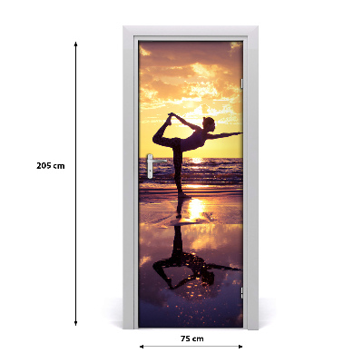 Fototapeta na dveře lidé joga na pláži