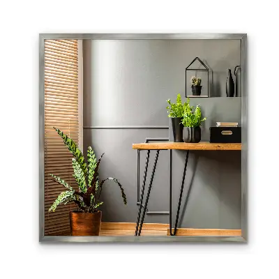 Nástěnné zrcadlo ve stříbrném rámu minimalistické provedení