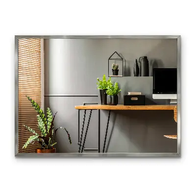Nástěnné zrcadlo ve stříbrném rámu minimalistické provedení