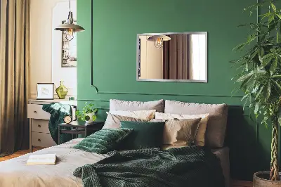 Nástěnné zrcadlo ve stříbrném rámu minimalistické provedení