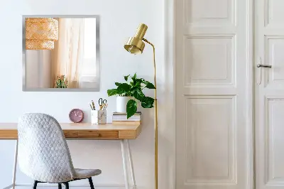 Nástěnné zrcadlo ve stříbrném rámu minimalistické provedení