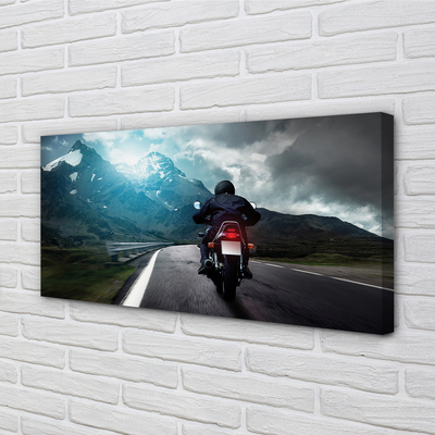 Obrazy na plátně Motocyklu horské silnici muž nebe