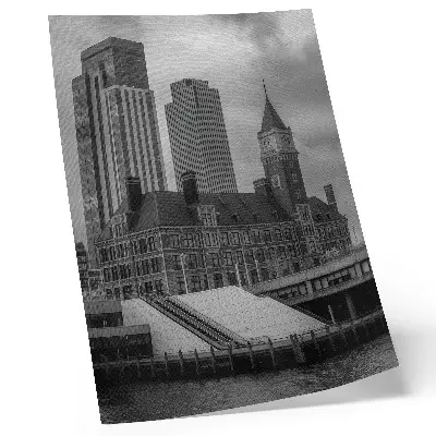 Dekorativní plakát výškové budovy s historickou architekturou v barevném kontrastu