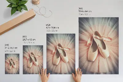 Dekorativní plakát balerínky na růžové tylové sukni v duchu harmonie a elegance