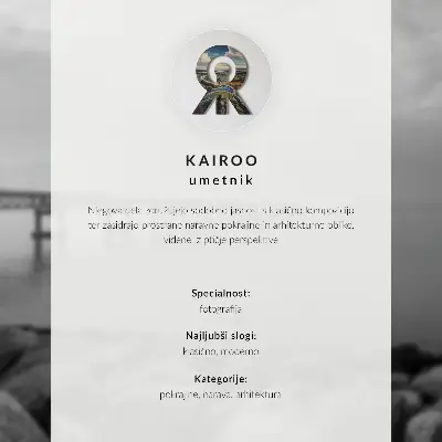 Plakát na zeď klidná krajina s mostem u skalnaté pláže pod šedou oblohou