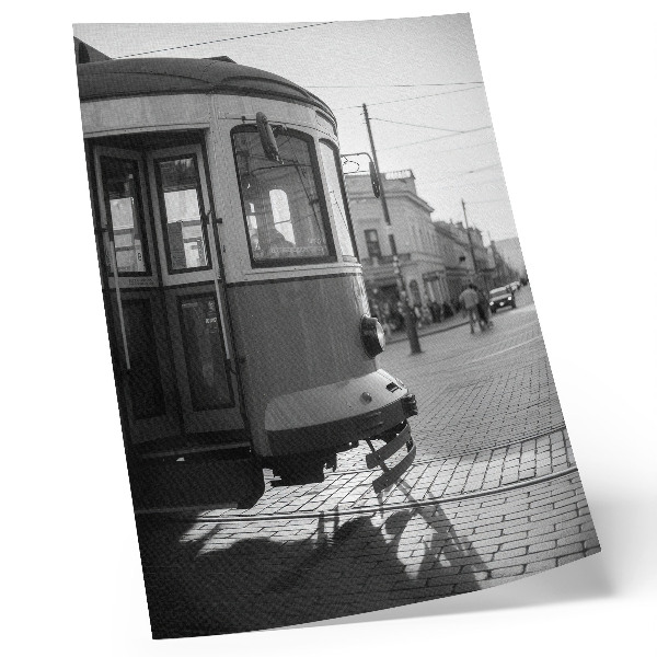 Dekorativní plakát Černá a bílá tramvaj v centru města