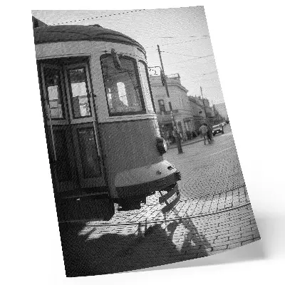 Dekorativní plakát černobílá tramvaj v centru města