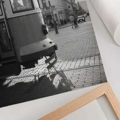 Dekorativní plakát černobílá tramvaj v centru města