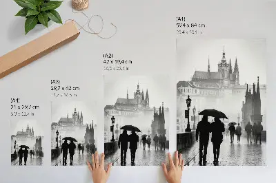 Plakát na zeď procházka v dešti s historickou architekturou a párem