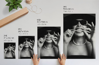 Plakátový obraz Černobílé brýle s kontrastními perlami ve stylu glamour