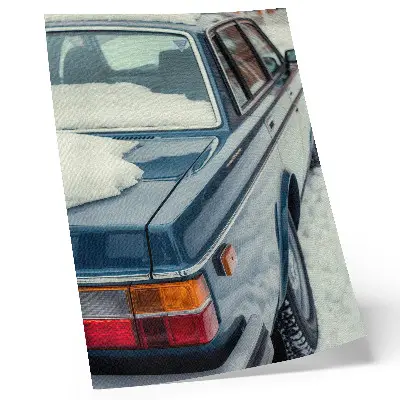 Dekorativní plakát retro auto na sněhově modrém a bílém pozadí