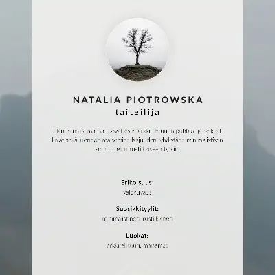 Plakátový obraz žlutý dům v mlhavých horách s klidnou atmosférou