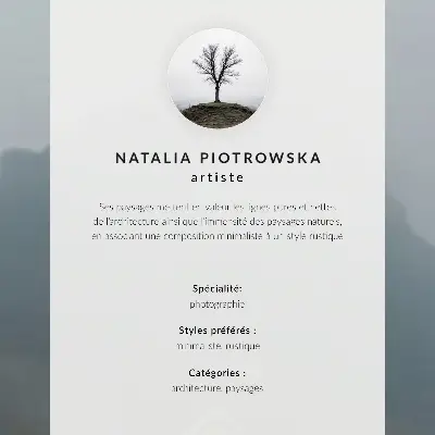 Plakátový obraz žlutý dům v mlhavých horách s klidnou atmosférou