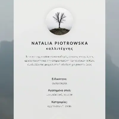 Plakátový obraz žlutý dům v mlhavých horách s klidnou atmosférou