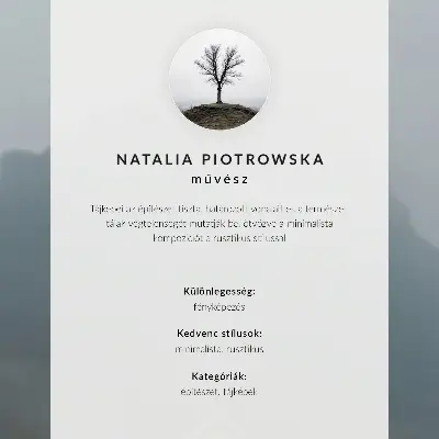 Plakátový obraz žlutý dům v mlhavých horách s klidnou atmosférou
