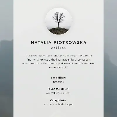 Plakátový obraz žlutý dům v mlhavých horách s klidnou atmosférou