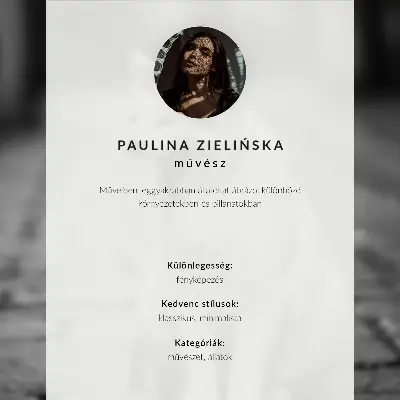 Plakát na zeď rozkošná kočka na dlážděné ulici v černobílém provedení
