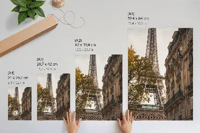 Plakát na zeď Eiffelova věž s architekturou a stromy v teplých barvách