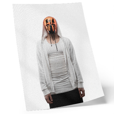Plakát na zeď Postava s oranžovou maskou v bílém oblečení