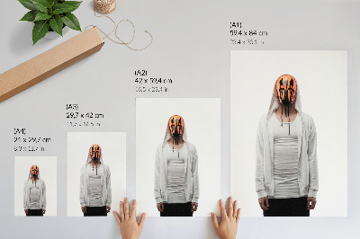 Plakát na zeď Postava s oranžovou maskou v bílém oblečení