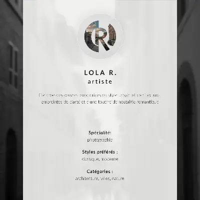 Nástěnný plakát se symetrickými střechami a komíny budov