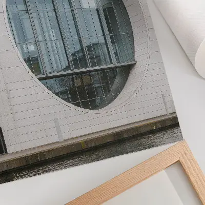 Nástěnný plakát futuristická fasáda se striktními liniemi a skleněnou konstrukcí