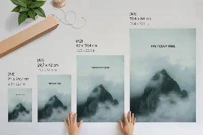 Dekorativní plakát monochromatická horská krajina s mystickou atmosférou klidu