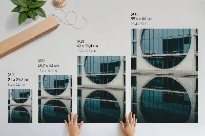 Plakát moderní architektura se skleněným odrazem budovy