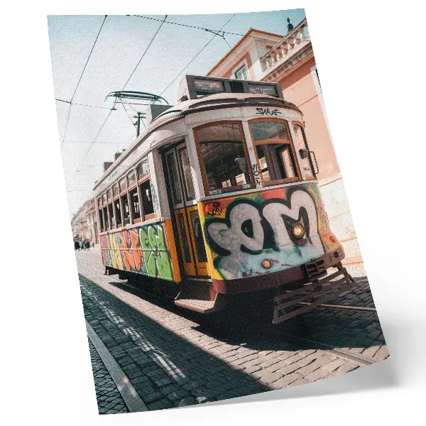 Plakát na zeď tramvajové graffiti v městské ulici