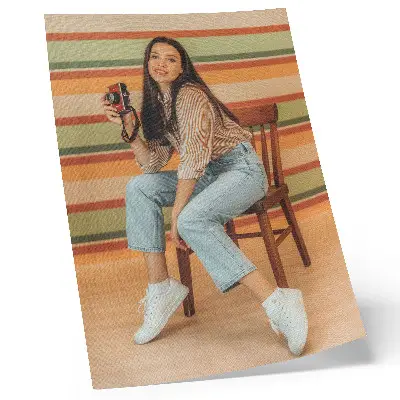 Dekorativní plakát s retro inspirací a motivem vodorovných pruhů s pozitivními vibracemi