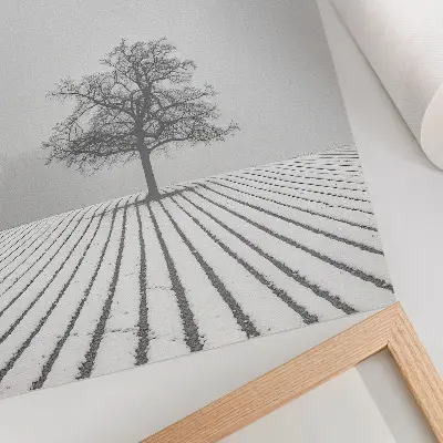 Dekorativní plakát strom ve sněhu v minimalistickém stylu zimní krajiny