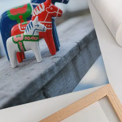 Dekorativní plakát barevné figurky koní ve skandinávském stylu