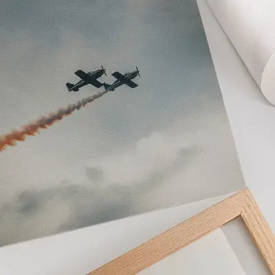 Plakát dvě letadla na obloze v minimalistickém stylu