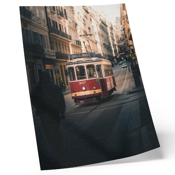 Dekorativní plakát Tramvaj uprostřed historické architektury města