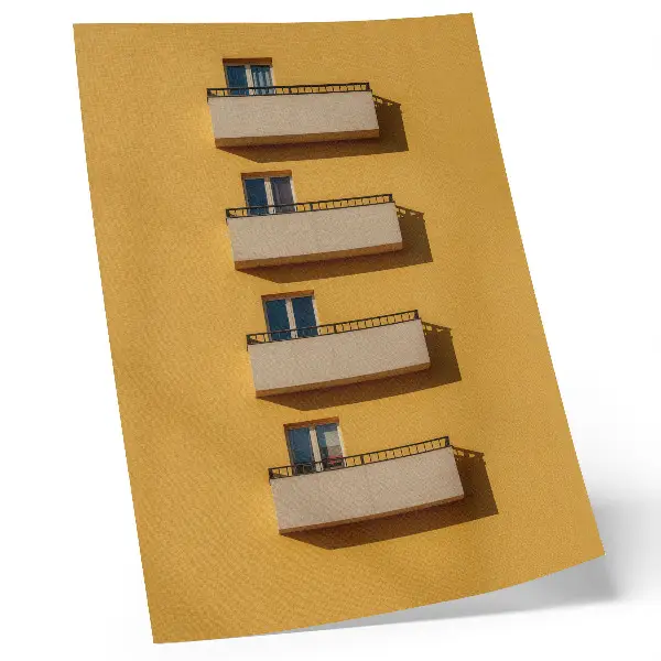 Plakát na zeď žlutá fasáda se čtyřmi balkony v minimalistickém stylu
