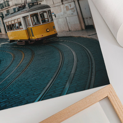 Plakátový obraz Žlutá tramvaj v zatáčce městské ulice