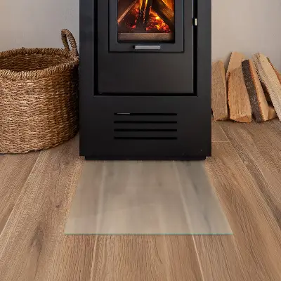  Skleněná podložka pod krbová kamna v poloprůsvitném obdélníkovém provedení