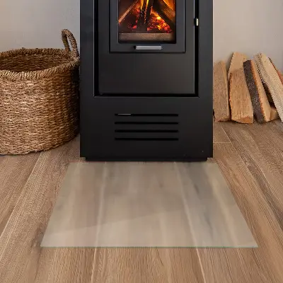  Skleněná podložka pod krbová kamna v poloprůsvitném obdélníkovém provedení