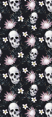 Látková roleta s motivem lebek mezi květinami