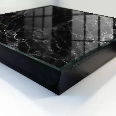 Designová skříňka na klíče Mramorový vzor