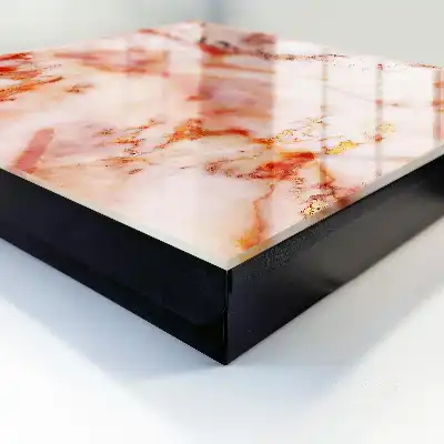 Designová skříňka na klíče Mramorový vzor