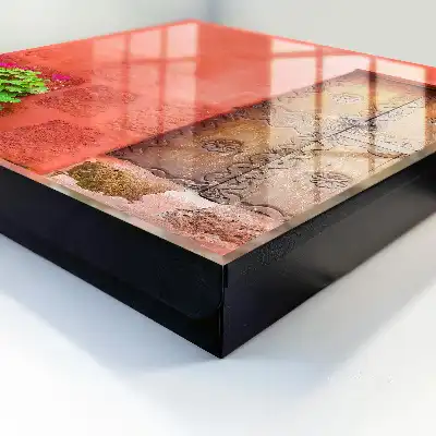 Designová skříňka na klíče Červená fasáda