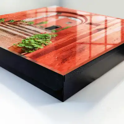 Designová skříňka na klíče Červená ulička
