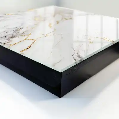 Designová skříňka na klíče Mramorová elegance