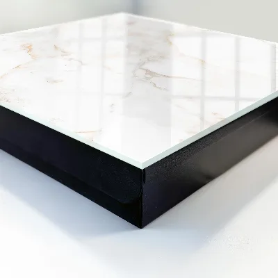 Designová skříňka na klíče v dekoru mramoru