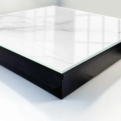 Skříňka na klíče v mramorovém designu