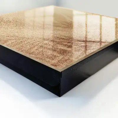 Designová skříňka na klíče Pěnové stopy