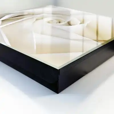 Designová skříňka na klíče Bílá růže